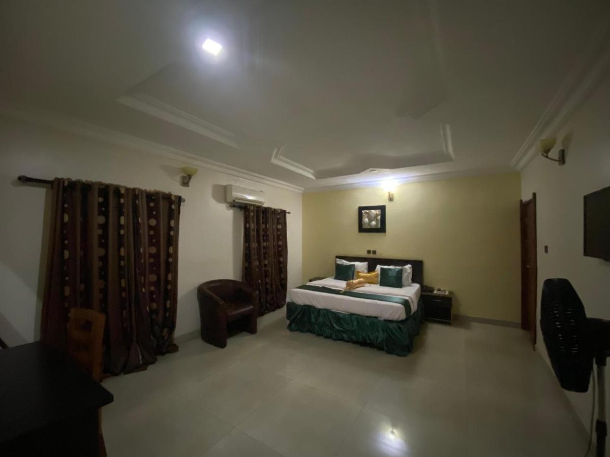 Nue-Crest Hotels & Suites Enugu Exterior photo