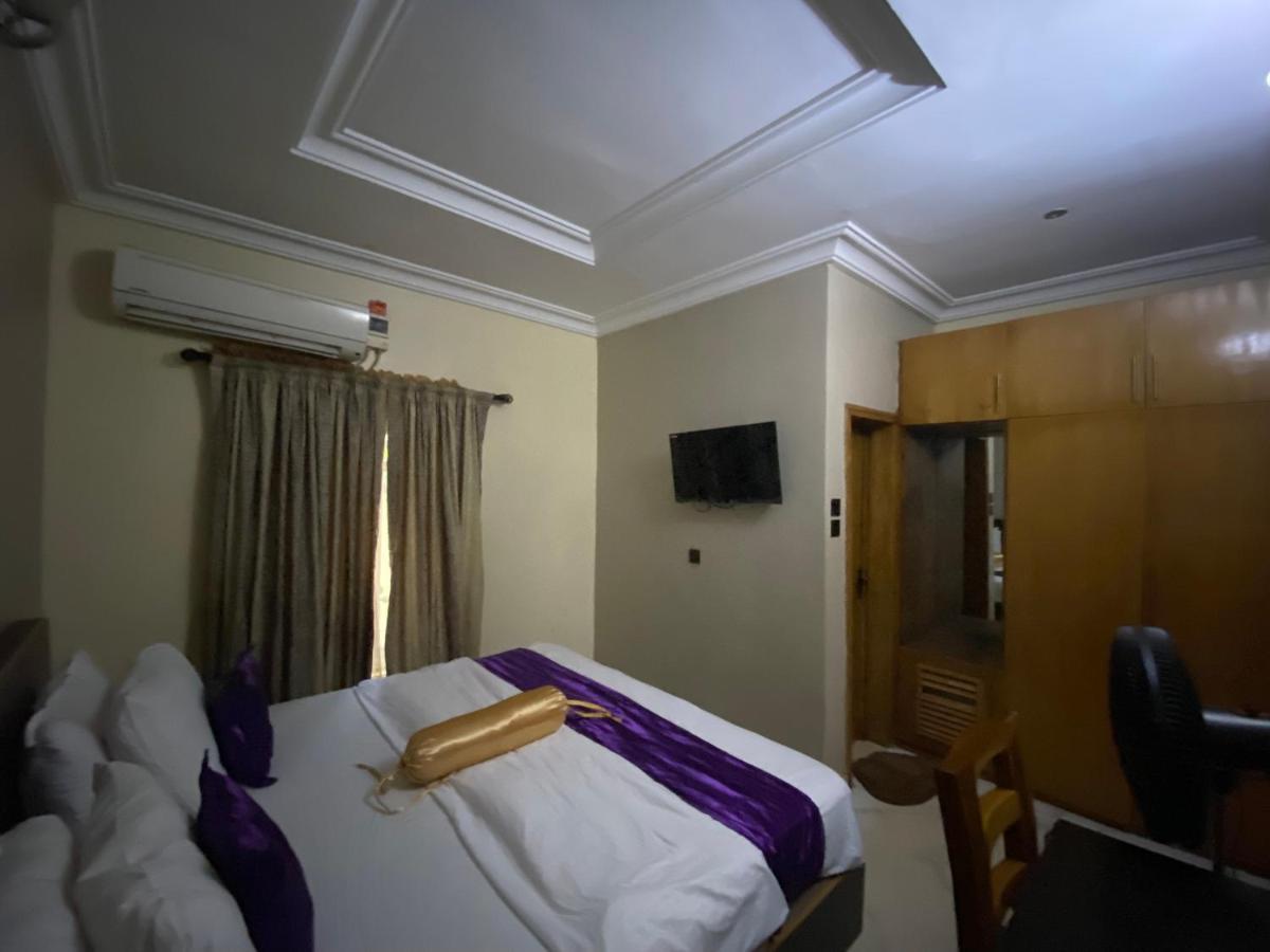 Nue-Crest Hotels & Suites Enugu Exterior photo
