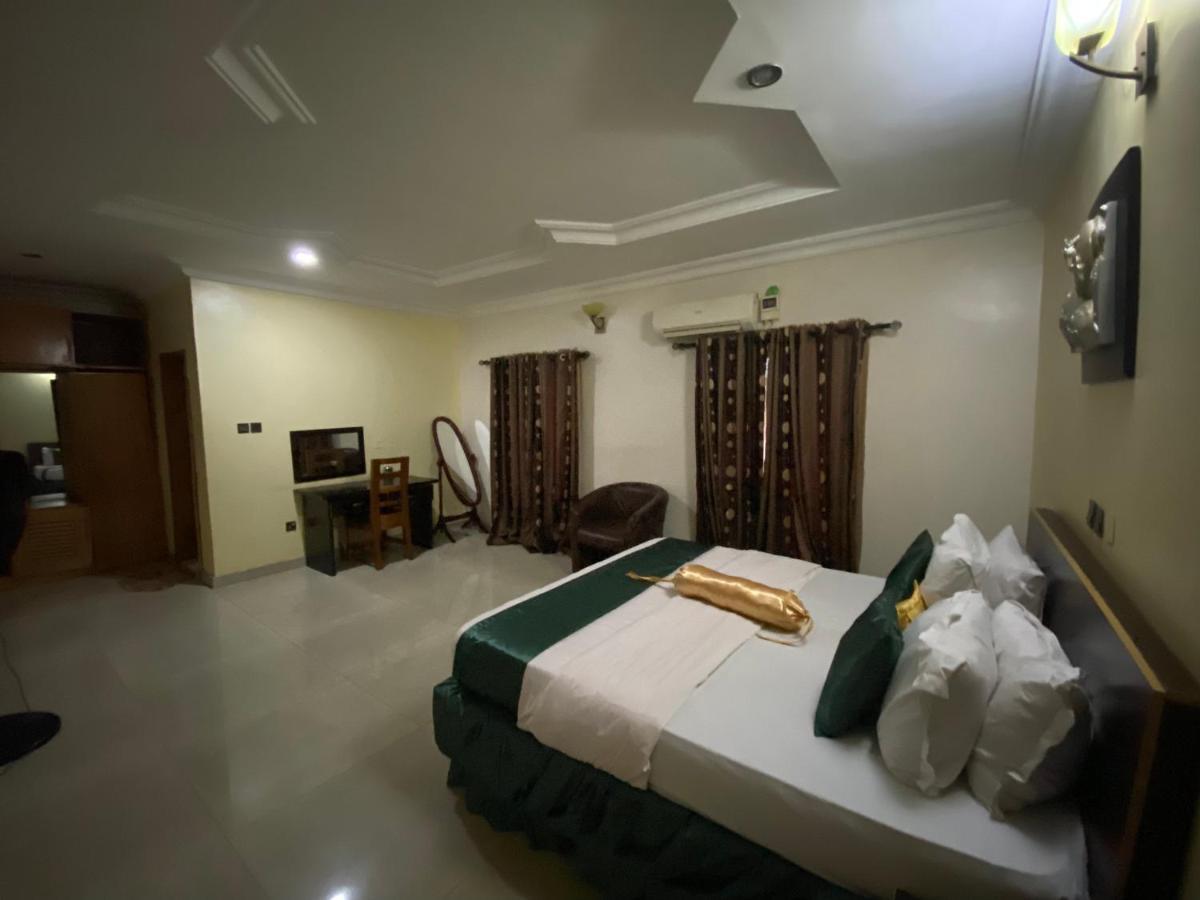 Nue-Crest Hotels & Suites Enugu Exterior photo