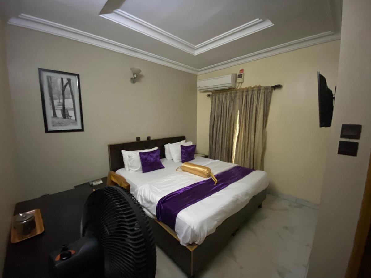 Nue-Crest Hotels & Suites Enugu Exterior photo